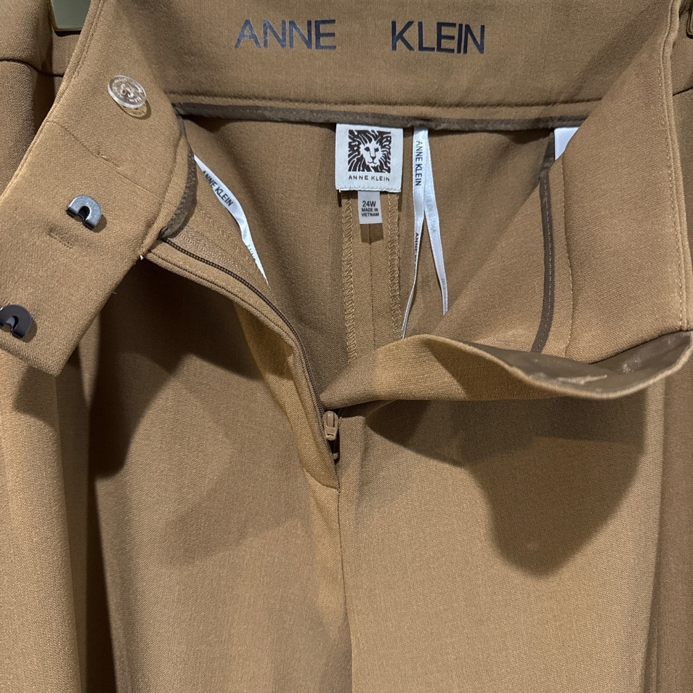 Anne Klein Woman Vicuna Tapered Dress Pants – Size 24W – NWT - Picture 2 of 6